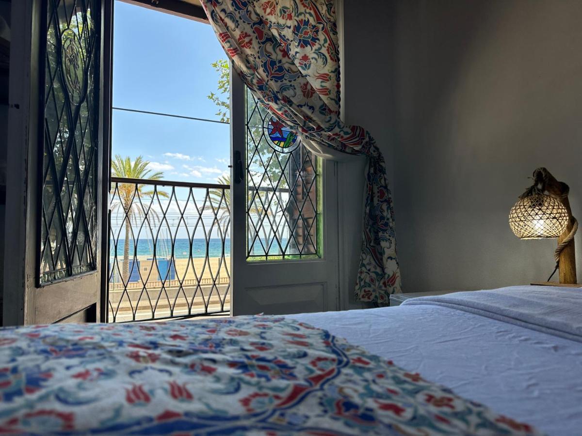 Vilador Beach Hotel Masnou Kültér fotó